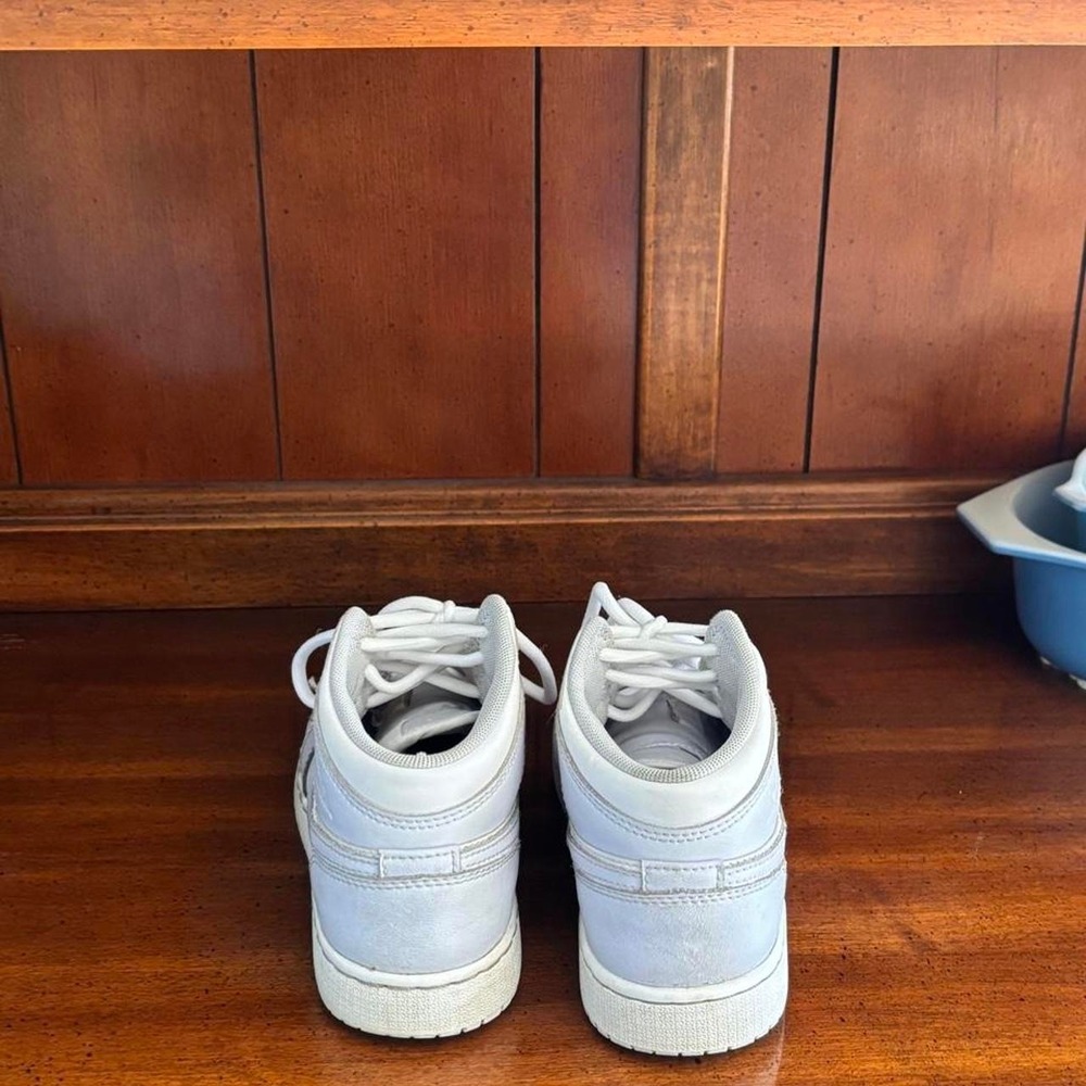 Kids Sneakers Nike Air Jordan Mids Gray and White Leather shoes - Picture 6 of 8